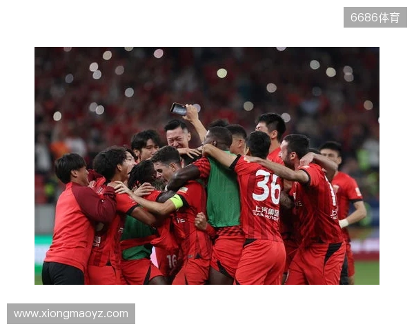 三连冠!上海海港加冕2025赛季中超冠军,摘下队史中超第四星 三连冠!上海海港加冕2025赛季中超冠军,摘下队史中超第四星